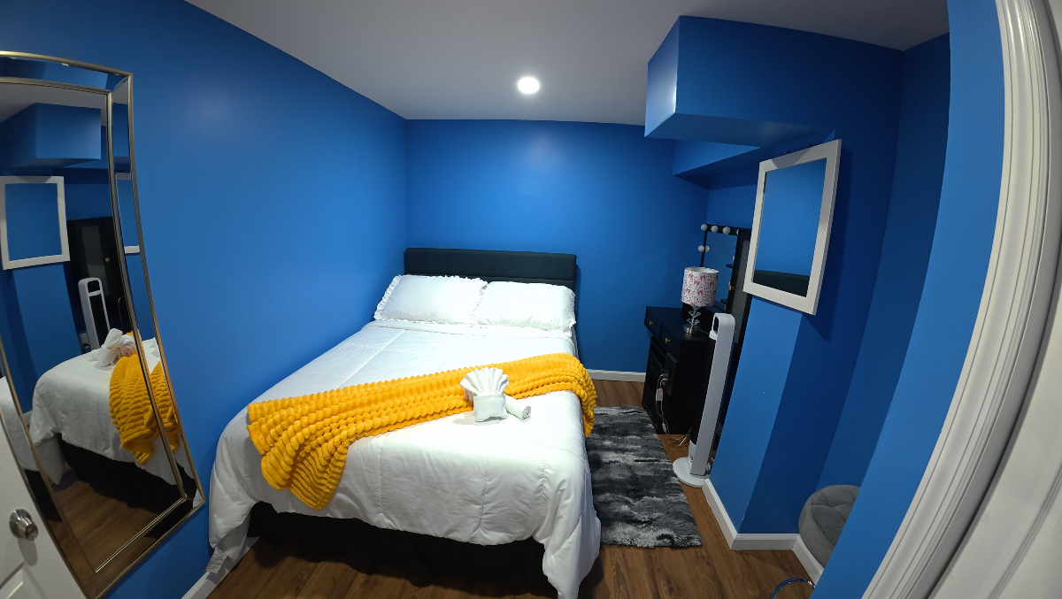 Cozy Private Two-bedroom Basement - Photo 11