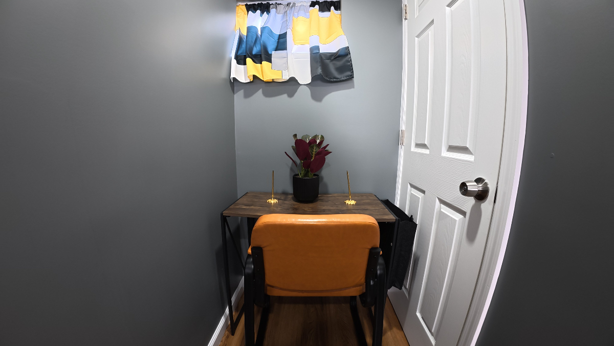 Cozy Private Two-bedroom Basement - Photo 8