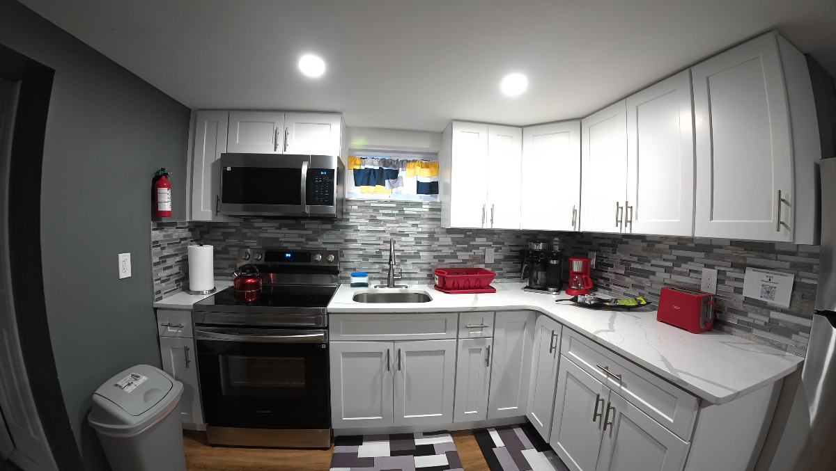Cozy Private Two-bedroom Basement - Photo 2