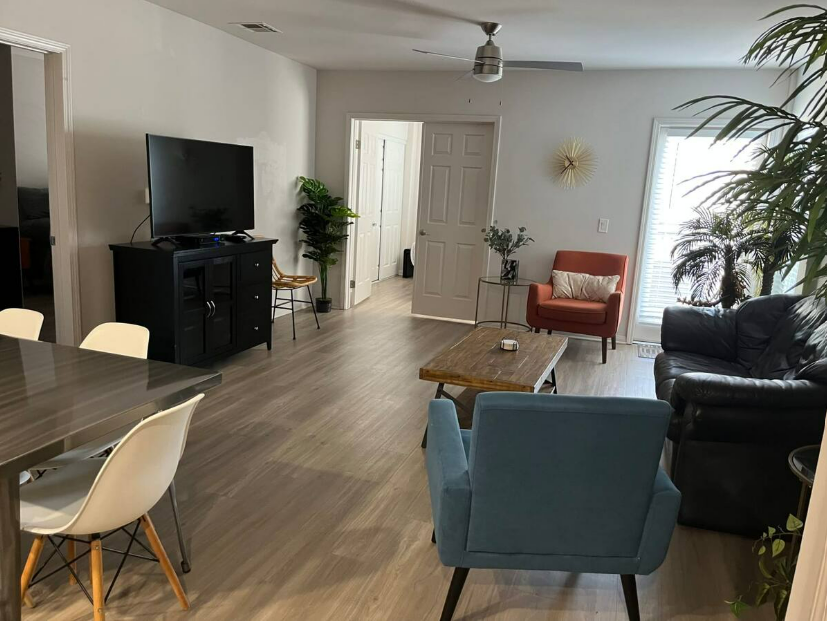 Cozy 3-bedroom home in the Heart of Little Italy! - Photo 4