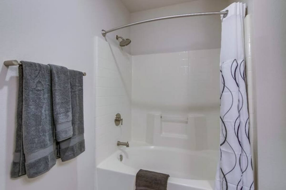 Cozy 3-bedroom home in the Heart of Little Italy! - Photo 5