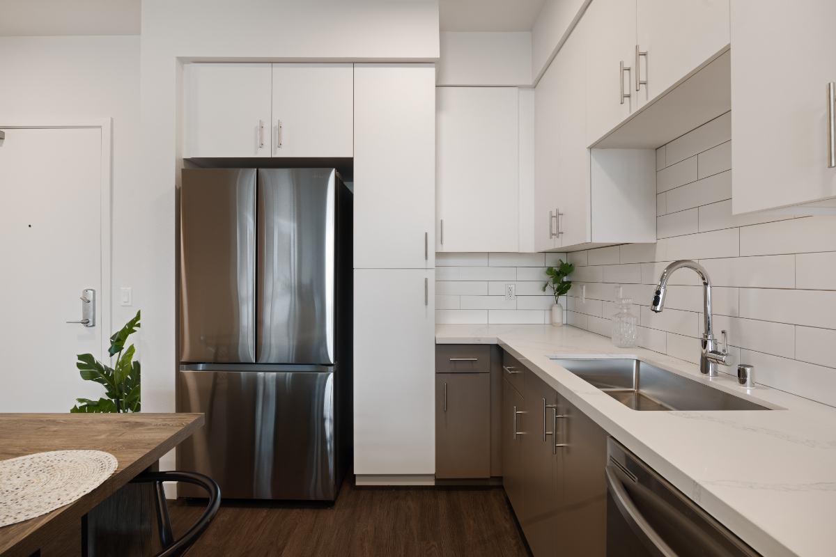 2BR near Kaiser & CHLA, King + Queen, Parking - Photo 6