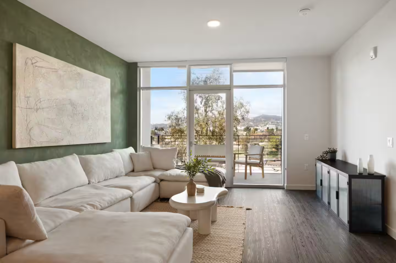 2BR near Kaiser & CHLA, King + Queen, Parking - Photo 1