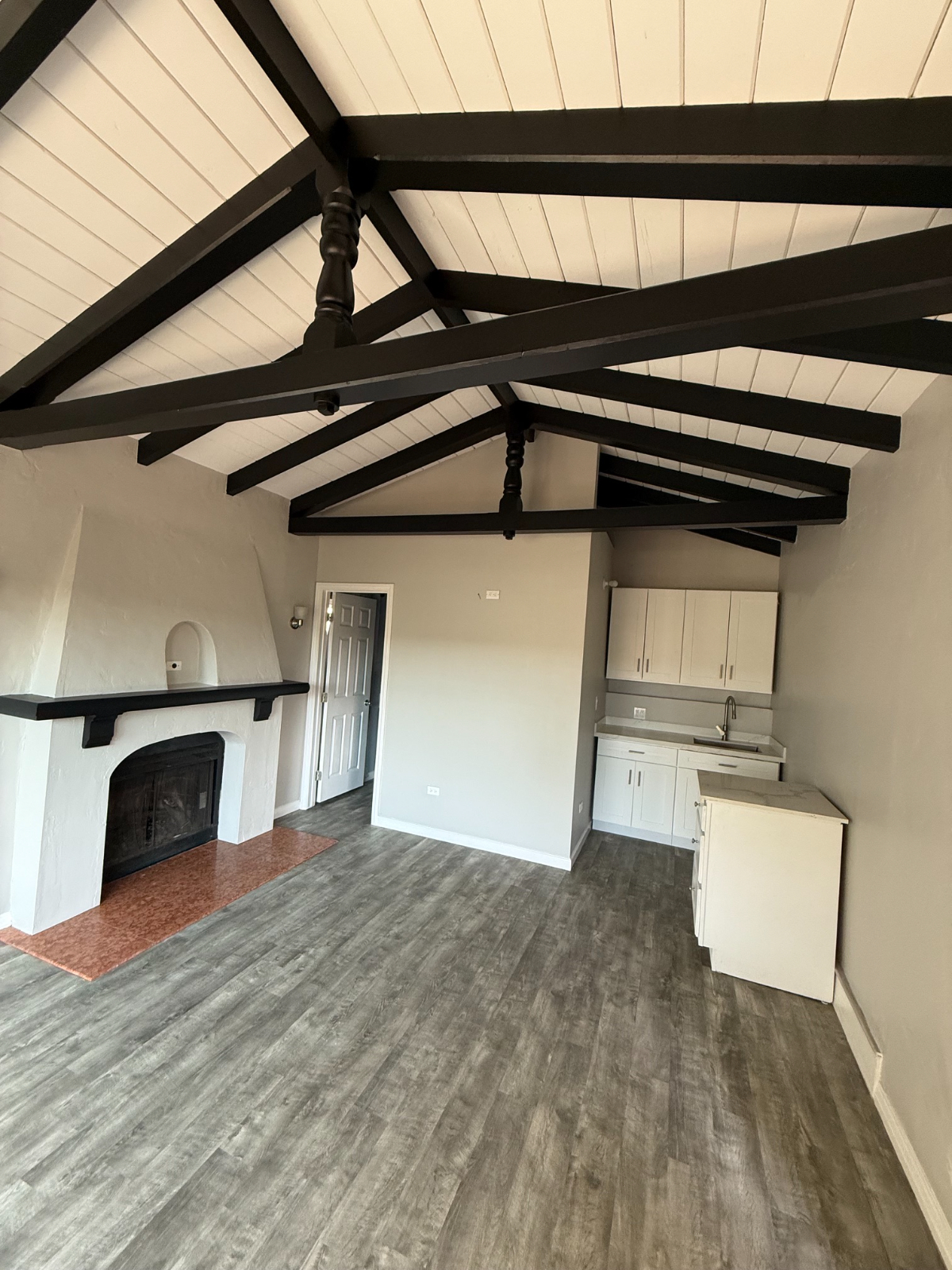 Quiet & Secure Studio for Healthcare Pros-Private Entry, Dedicated Parking,Full Amenities & 15 Mins to Everything - Photo 5