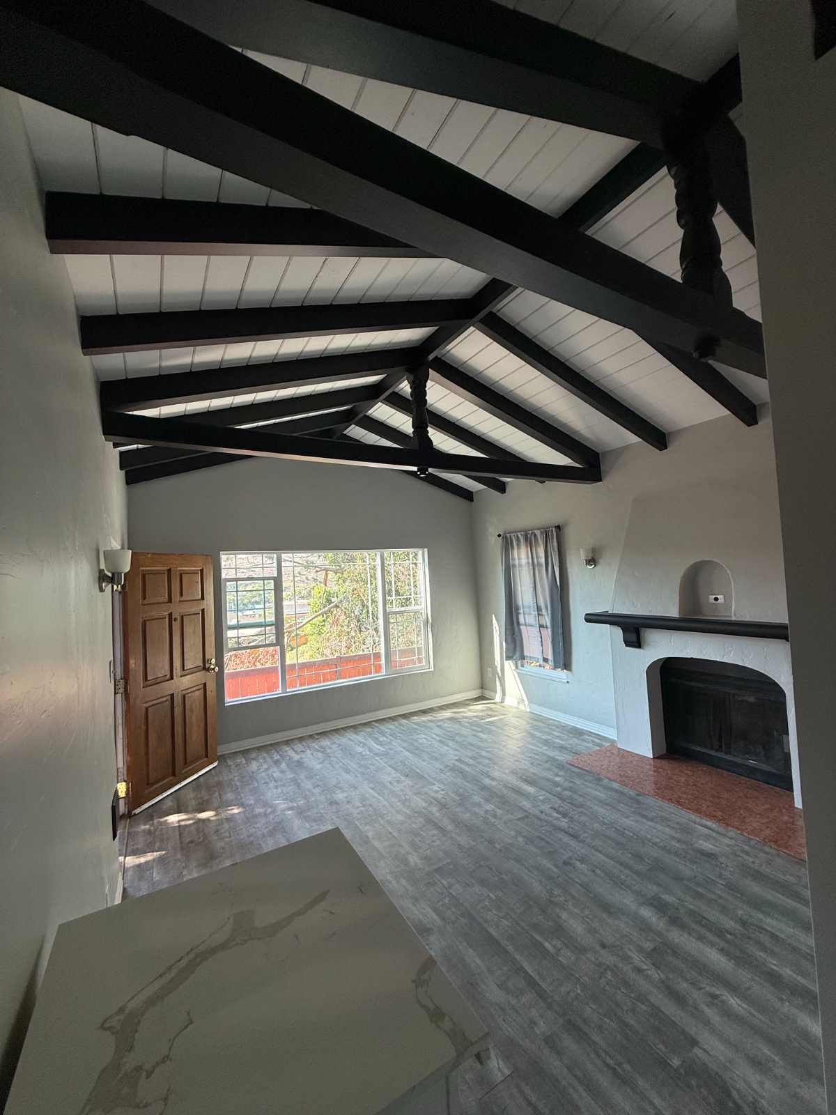Quiet & Secure Studio for Healthcare Pros-Private Entry, Dedicated Parking,Full Amenities & 15 Mins to Everything - Photo 2