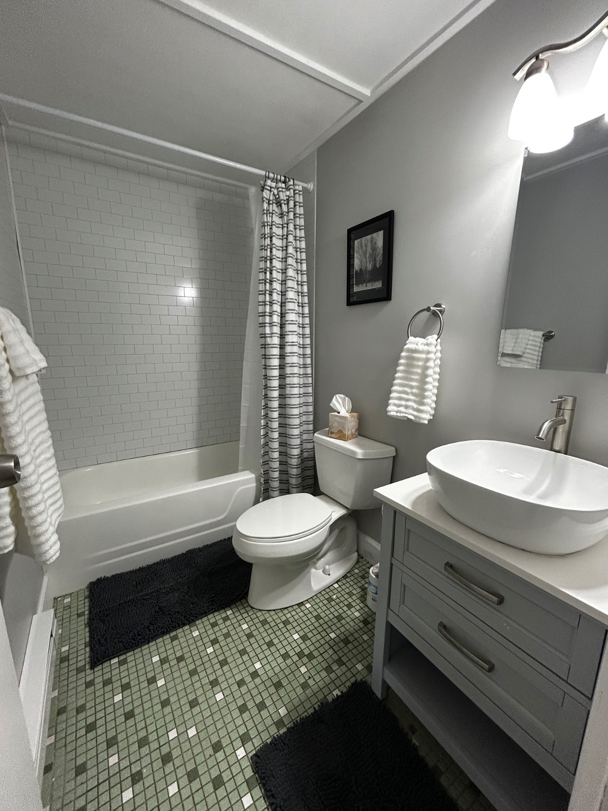 Fully renovated condo - Photo 5