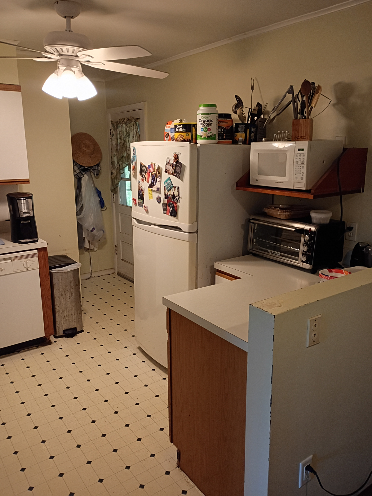 Quiet furnished room/house share , in lake community, for traveling profession in Wappinger Falls NY - Photo 9