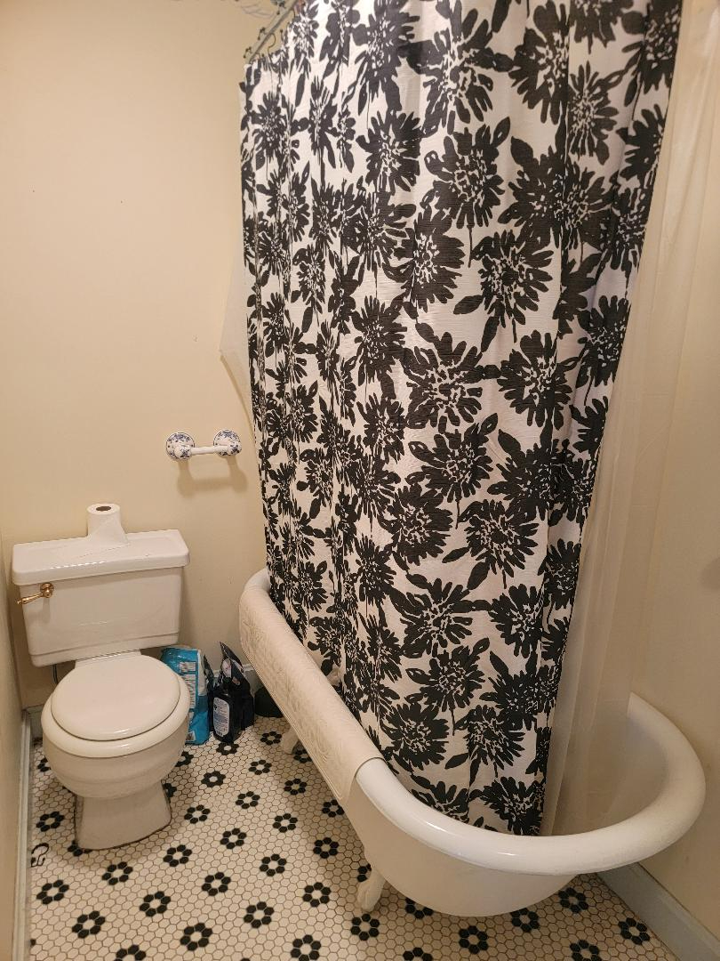 Quiet, Historic Home Offering Two Private Bedroom Suites - Photo 2