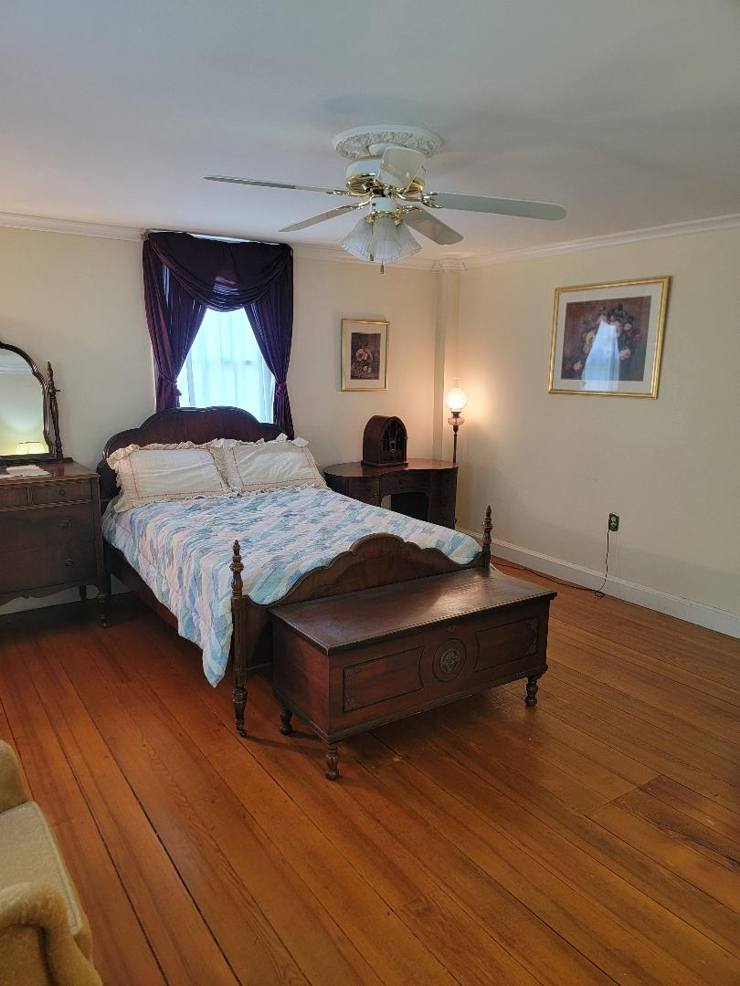 Quiet, Historic Home Offering Two Private Bedroom Suites - Photo 4