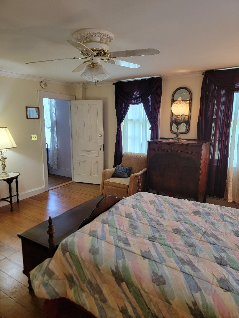 Quiet, Historic Home Offering Two Private Bedroom Suites - Photo 5