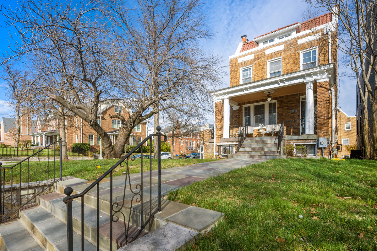 4221 16th Street, NW, Washington DC-1 Bedroom, 1.5 Bath Basement Apartment-Majestic Washington Grand - Photo 3