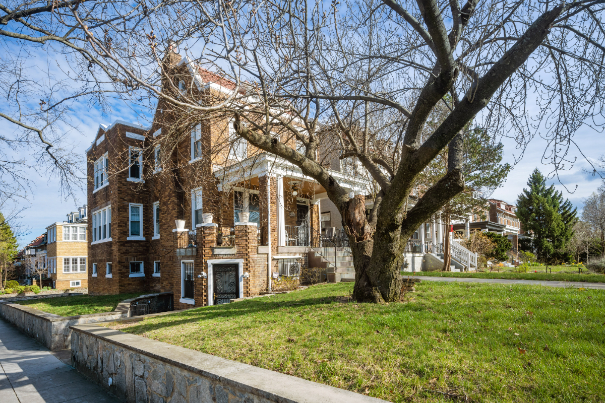 4221 16th Street, NW, Washington DC-1 Bedroom, 1.5 Bath Basement Apartment-Majestic Washington Grand - Photo 2
