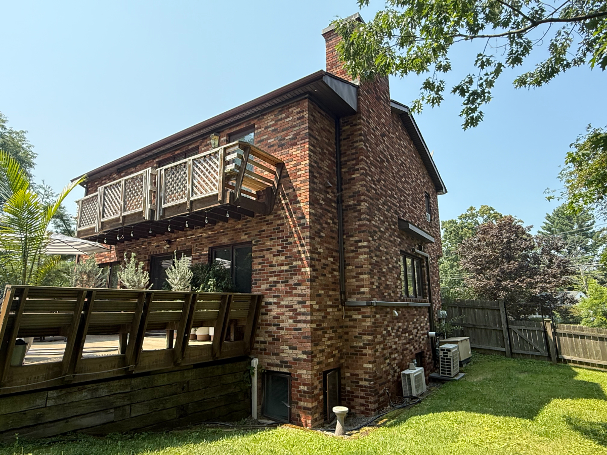 Well built brick house with backyard - Photo 4