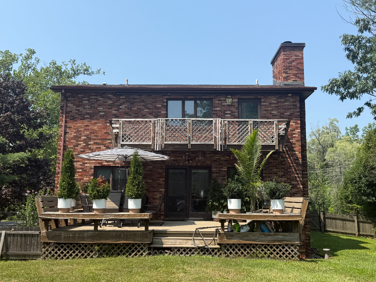 Well built brick house with backyard - Photo 5