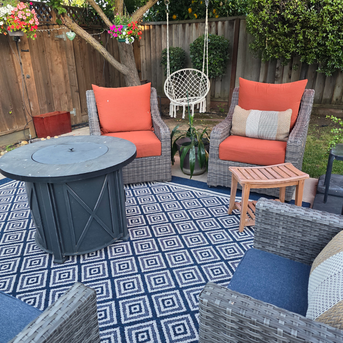 Garden Retreat, Remodeled, Relaxing back yard - Photo 4