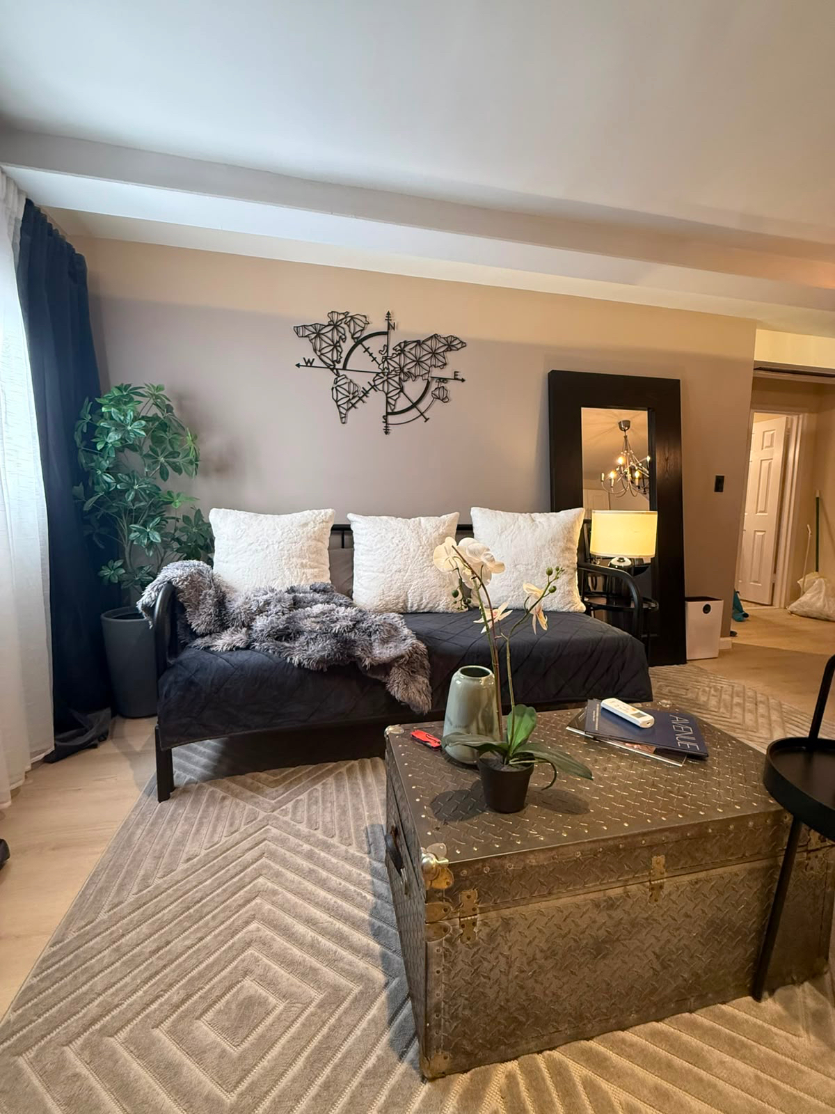 Luxury Executive Retreat | Walk to Waterfront - Photo 2