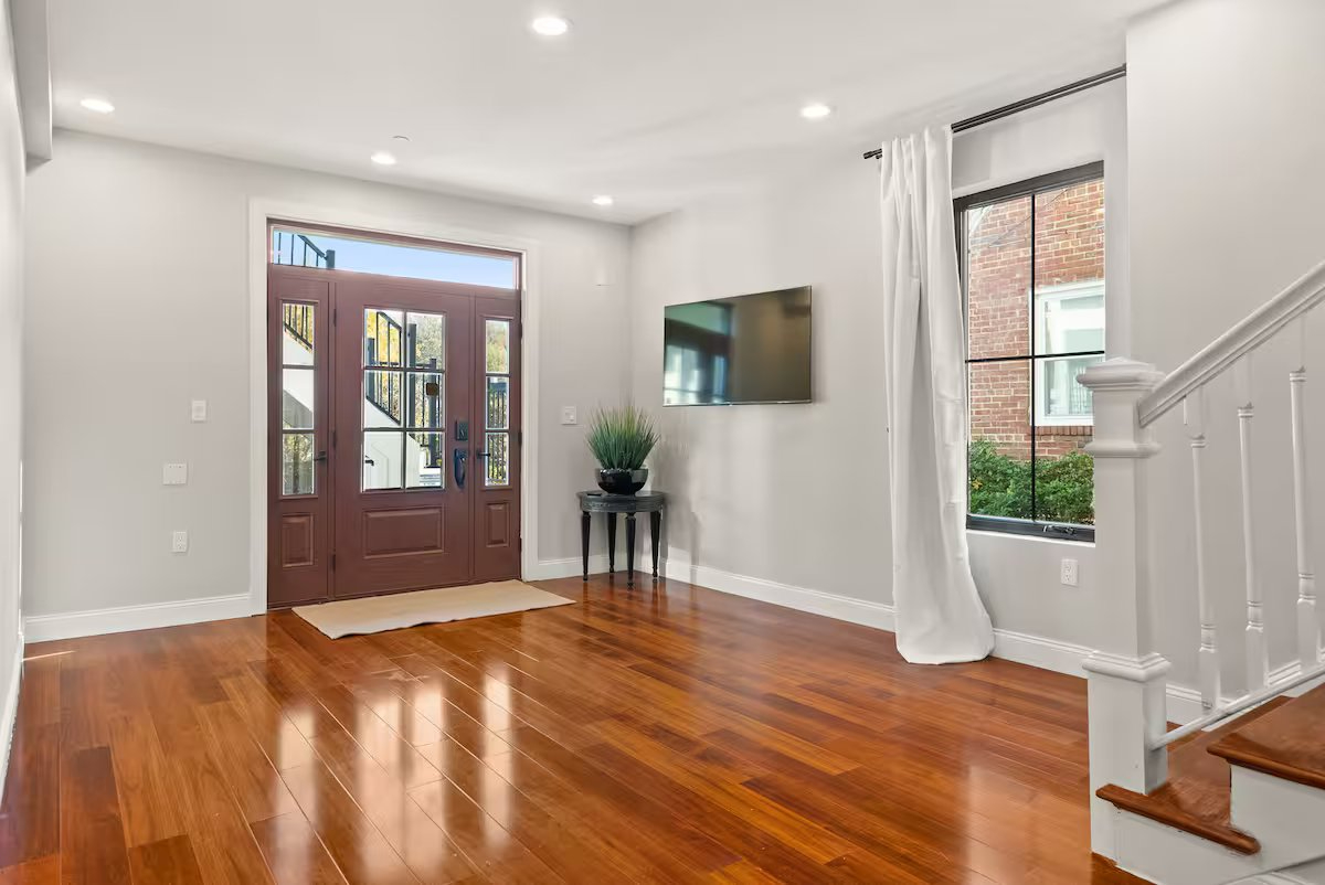 Luxury Family |8BR/7Bath| 2-Car garage - Photo 5
