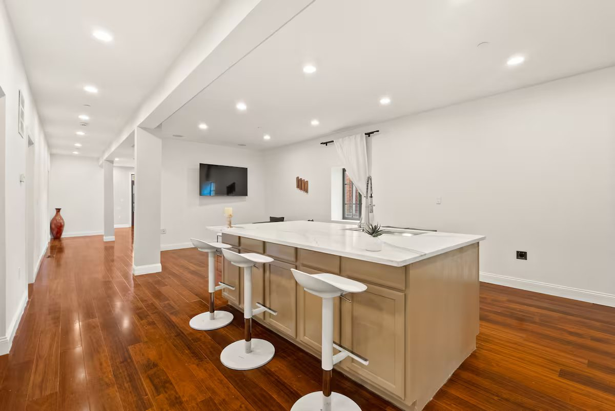 Luxury Family |8BR/7Bath| 2-Car garage - Photo 6