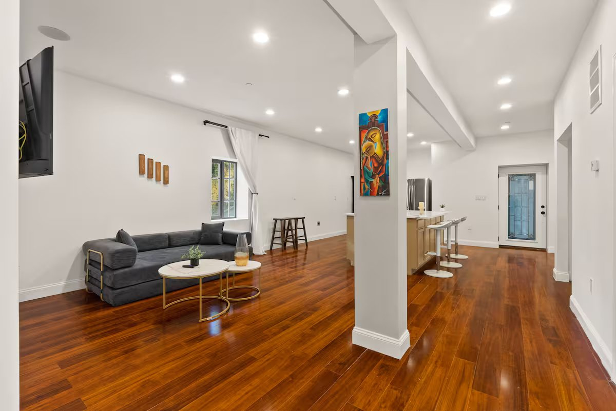 Luxury Family |8BR/7Bath| 2-Car garage - Photo 1