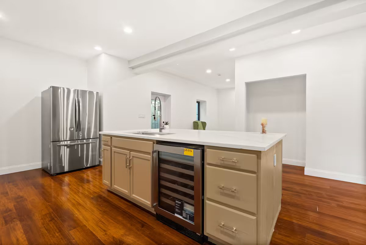 Luxury Family |8BR/7Bath| 2-Car garage - Photo 7