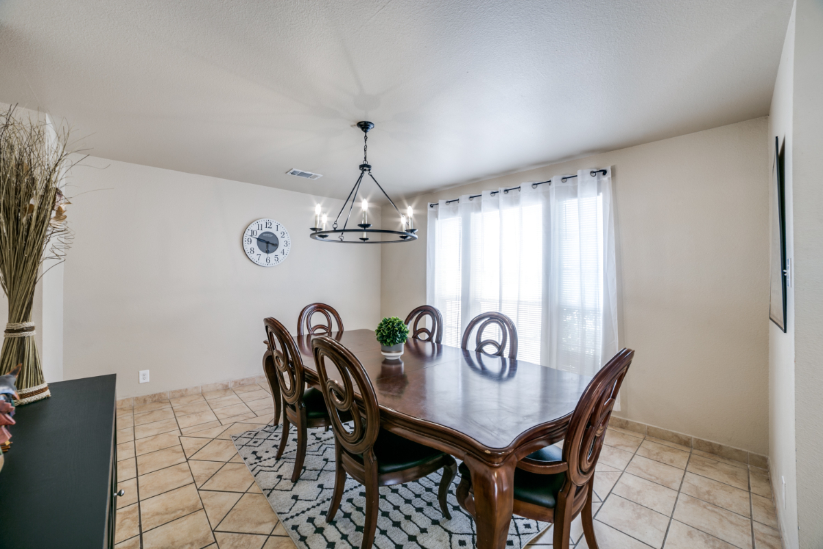 Fully Furnished Executive Home Near SeaWorld | 3 Bed  2.5 Bath  Move-In Ready - Photo 5