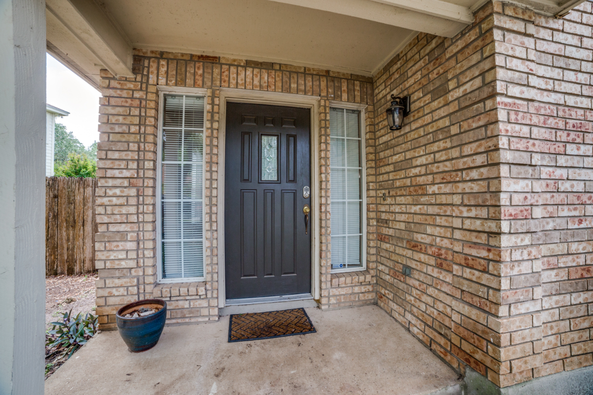 Fully Furnished Executive Home Near SeaWorld | 3 Bed  2.5 Bath  Move-In Ready - Photo 8