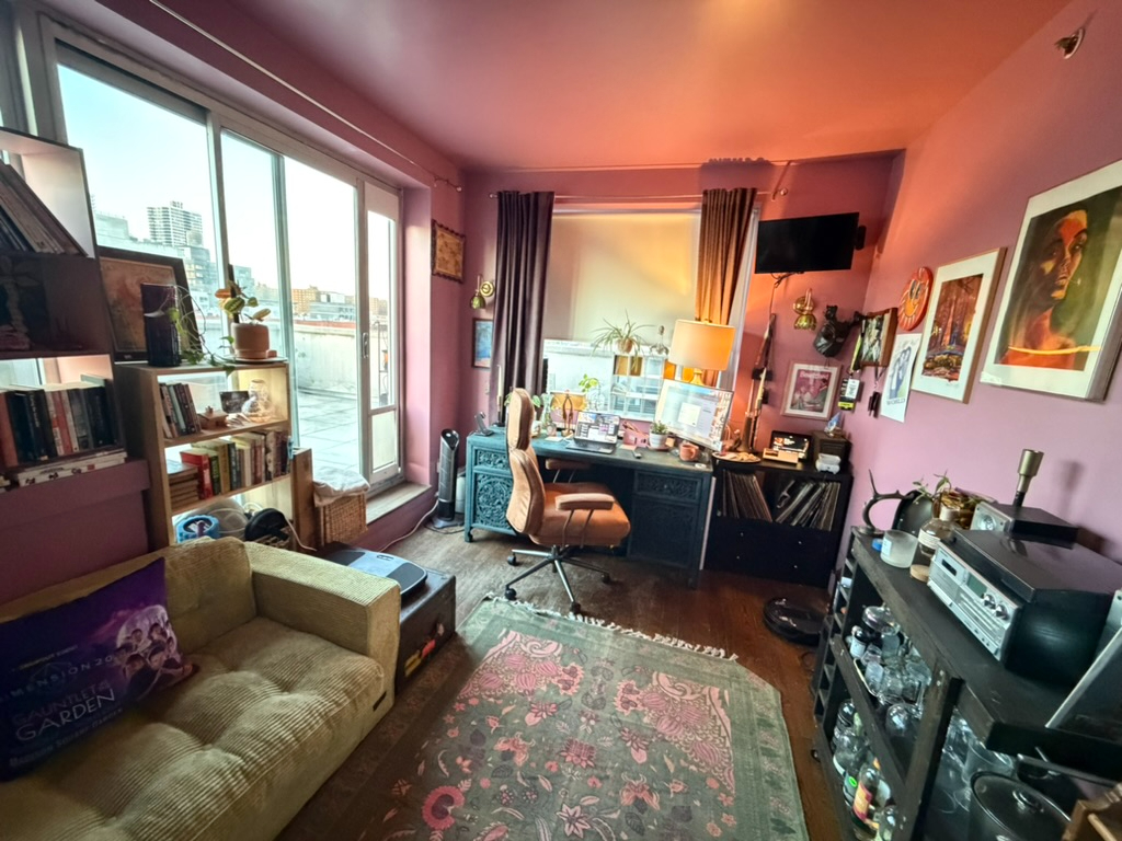 Bright Penthouse - private deck, dedicated office, 6 train on the corner) - Photo 11