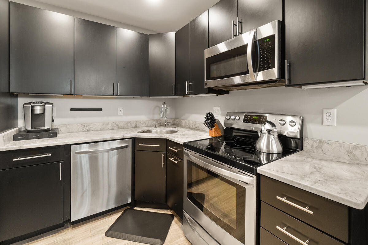 Stylish 2 bedroom apt near Gallaudet/Union Market - Photo 7