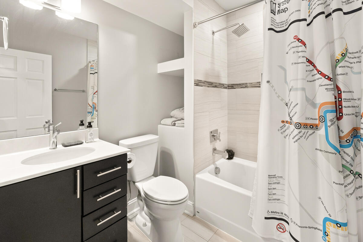 Stylish 2 bedroom apt near Gallaudet/Union Market - Photo 11