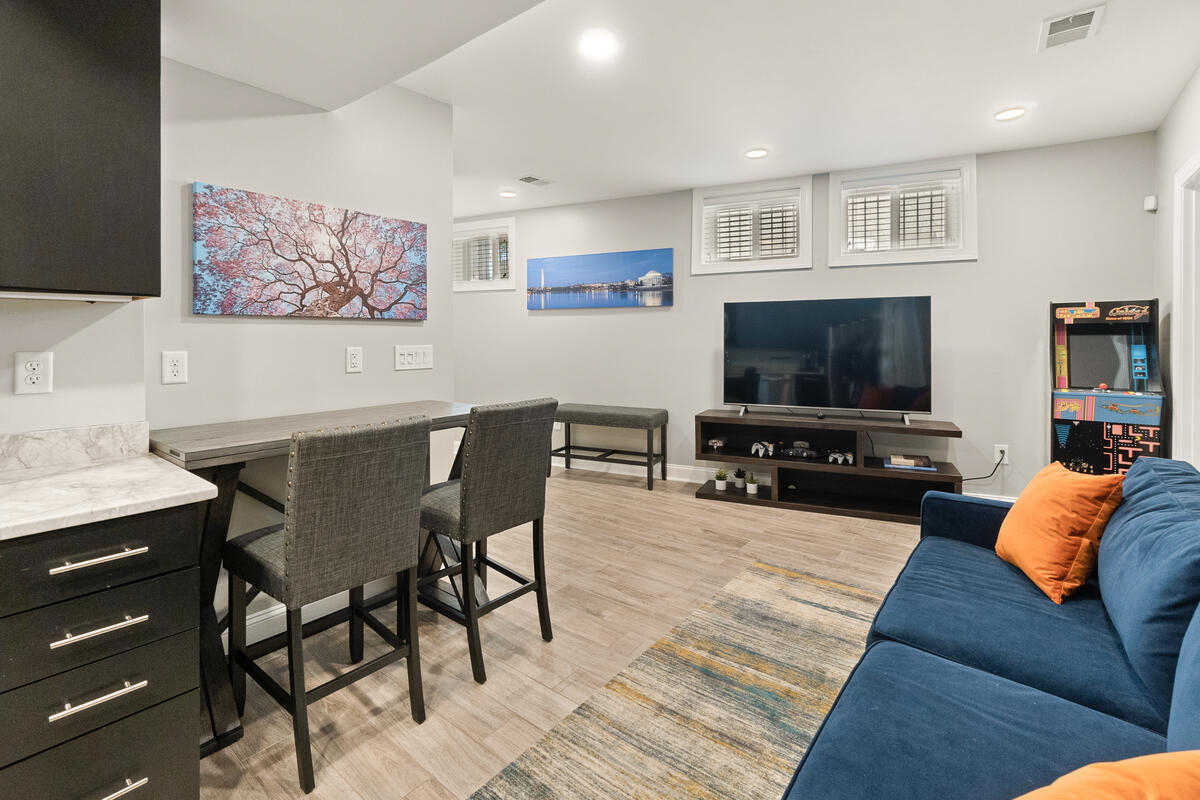 Stylish 2 bedroom apt near Gallaudet/Union Market - Photo 4
