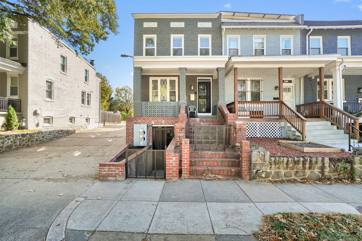 Stylish 2 bedroom apt near Gallaudet/Union Market - Photo 1