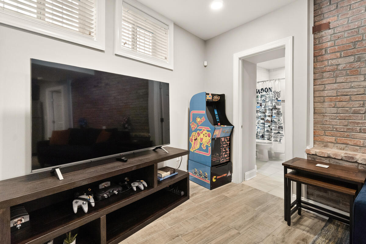Stylish 2 bedroom apt near Gallaudet/Union Market - Photo 8