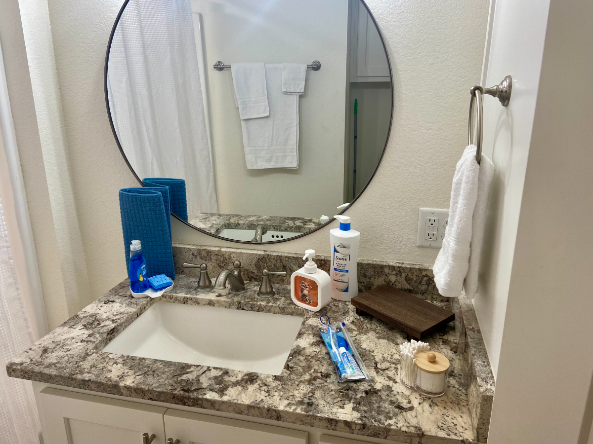 Cozy, Fully Equipped Efficiency Studio | Dedicated Workspace | Pets Welcome | Minutes to WTAMU & Hos - Photo 5