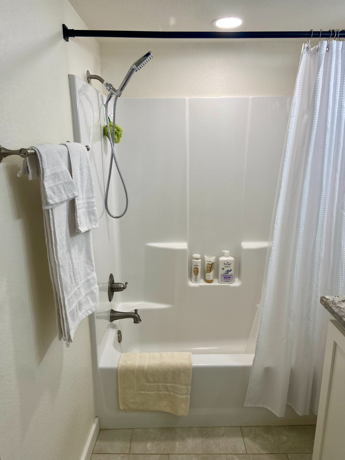 Cozy, Fully Equipped Efficiency Studio | Dedicated Workspace | Pets Welcome | Minutes to WTAMU & Hos - Photo 6