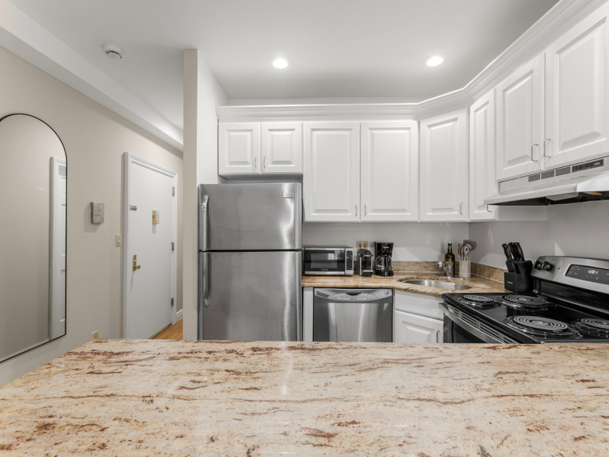 Flexible NYC Housing | Midtown West Furnished Rooms - Photo 4
