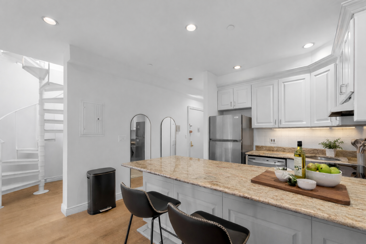 Flexible NYC Housing | Midtown West Furnished Rooms - Photo 2
