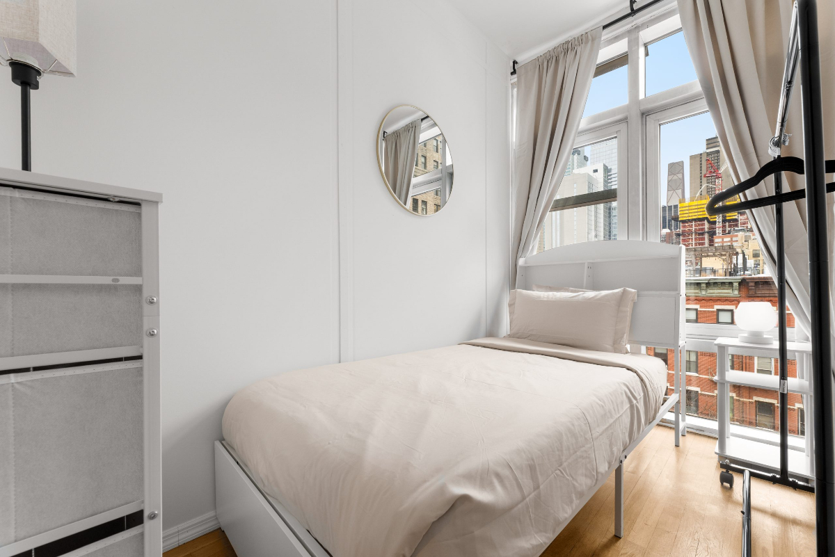 Flexible NYC Housing | Midtown West Furnished Rooms - Photo 3