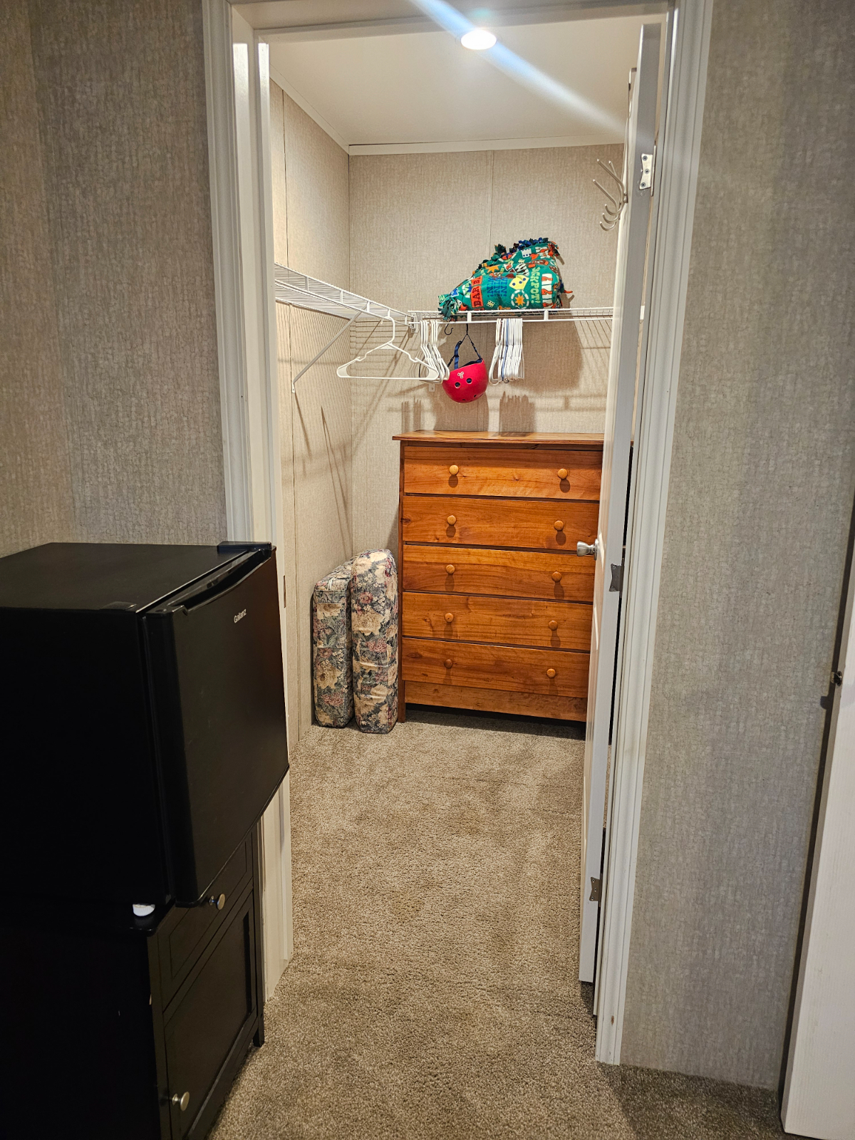 Cozy Private Room | Utilities Included - Photo 7