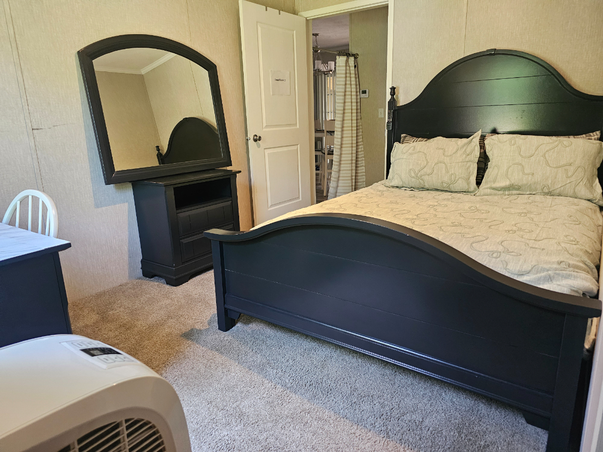 Cozy Private Room | Utilities Included - Photo 9
