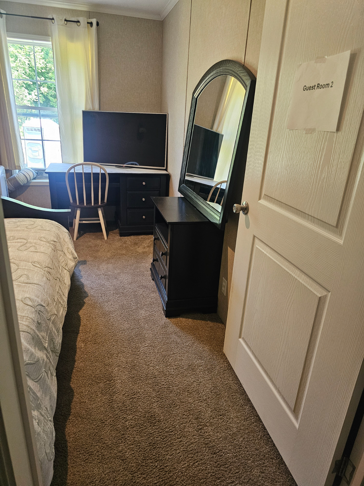 Cozy Private Room | Utilities Included - Photo 10