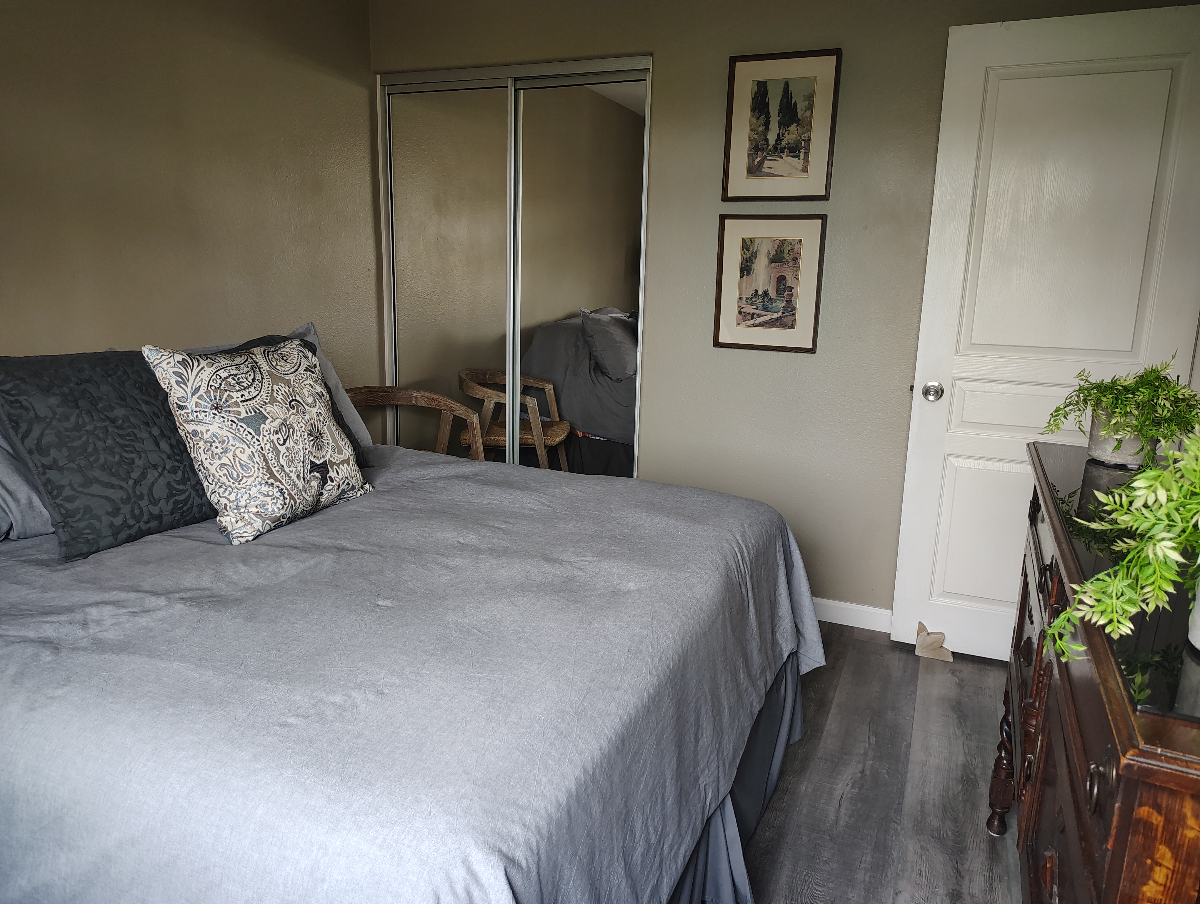 Nicely Fully Furnished Room in Contemporary Clean Home With Amenities - Photo 6