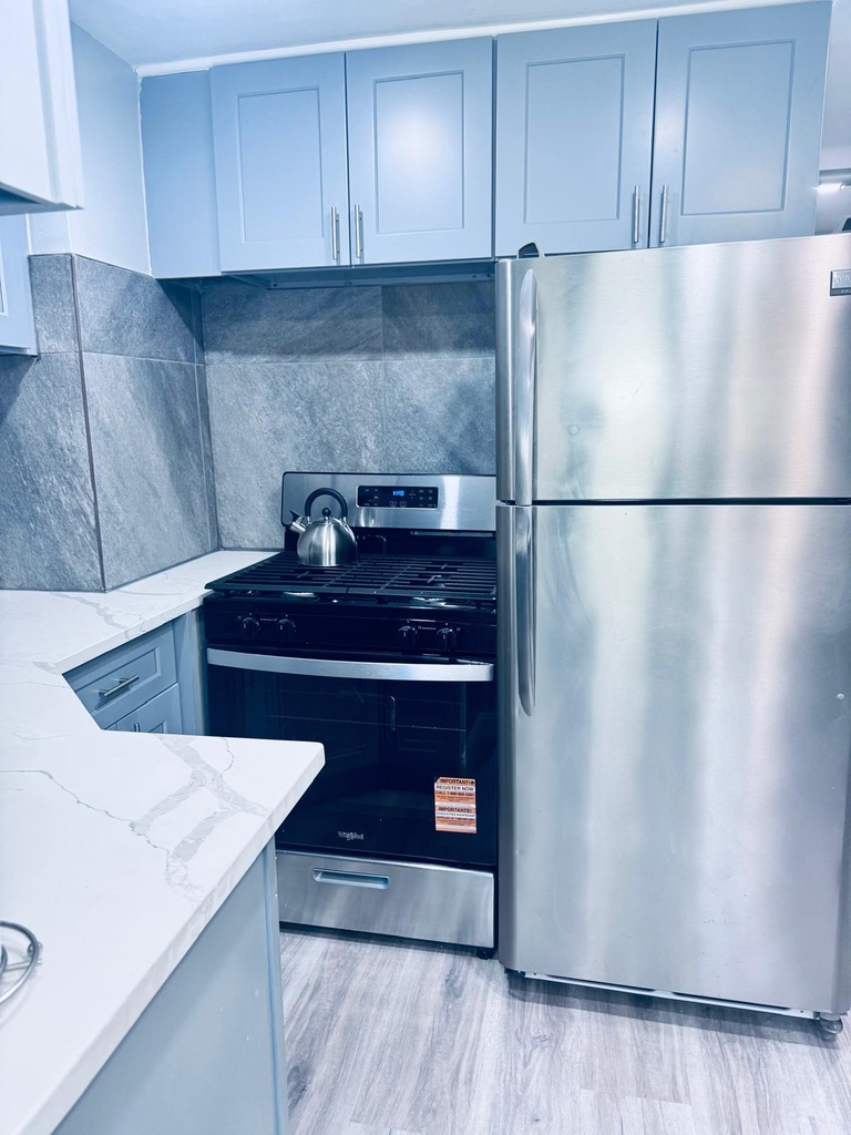 Newly Renovated Furnished Apartment in Canarsie Near Brooklyn Hospitals - Photo 3
