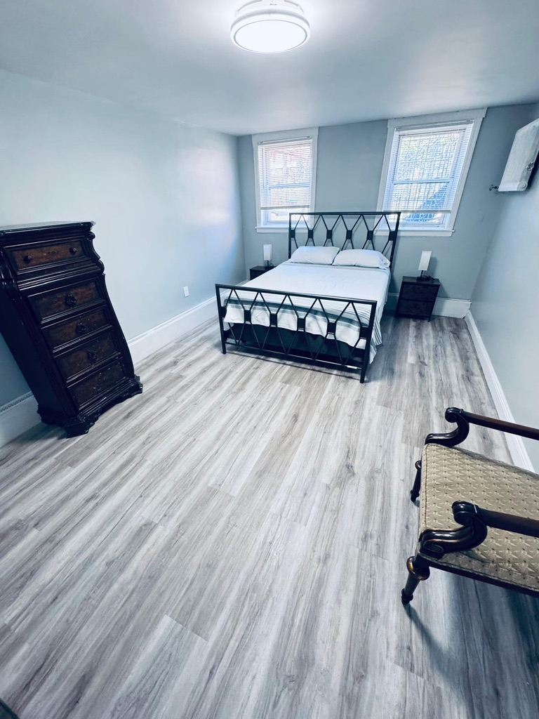 Newly Renovated Furnished Apartment in Canarsie Near Brooklyn Hospitals - Photo 2