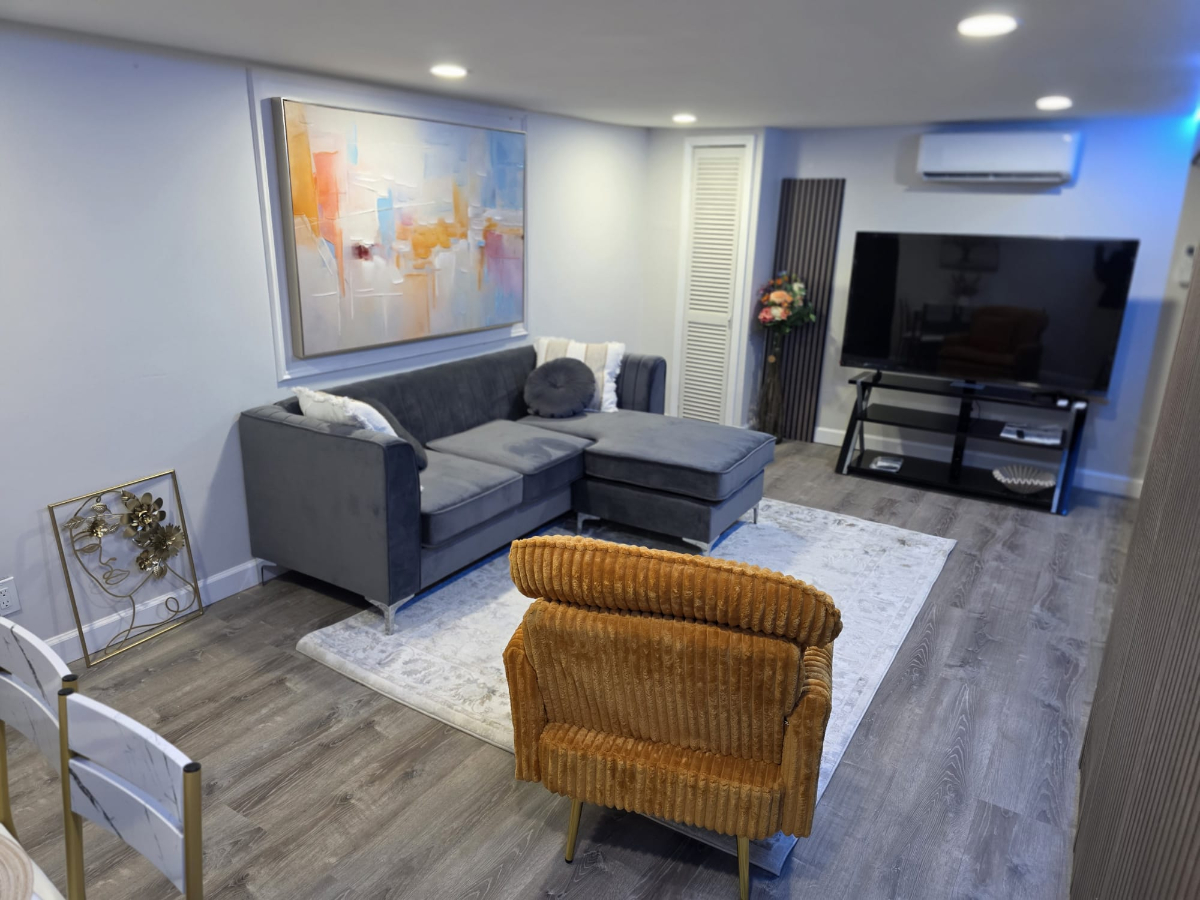 Your NYC Gateway | Luxury 3BR | Near JFK, LIRR & Restaurants - Photo 6