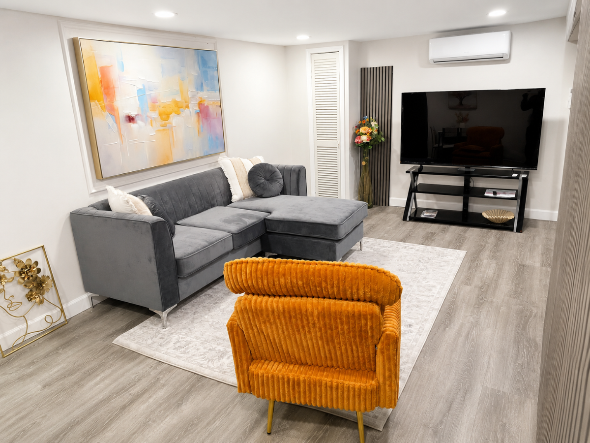 Your NYC Gateway | Luxury 3BR | Near JFK, LIRR & Restaurants - Photo 1
