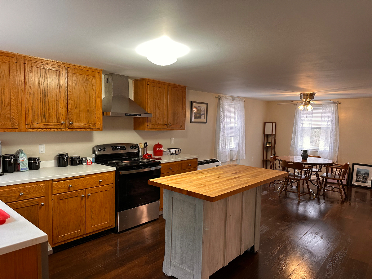 Peaceful out of town home close to everything and 2 car garage - Photo 4