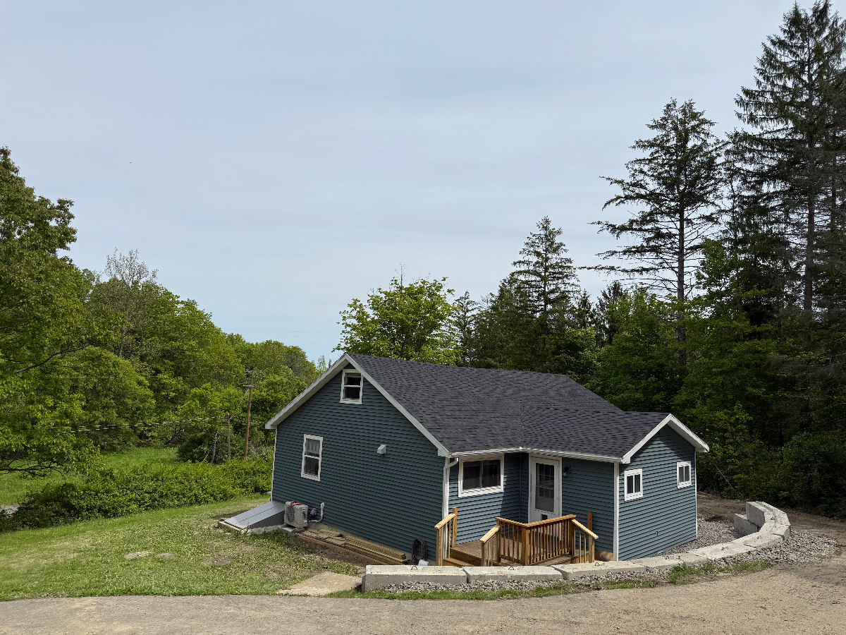 Peaceful out of town home close to everything and 2 car garage - Photo 3