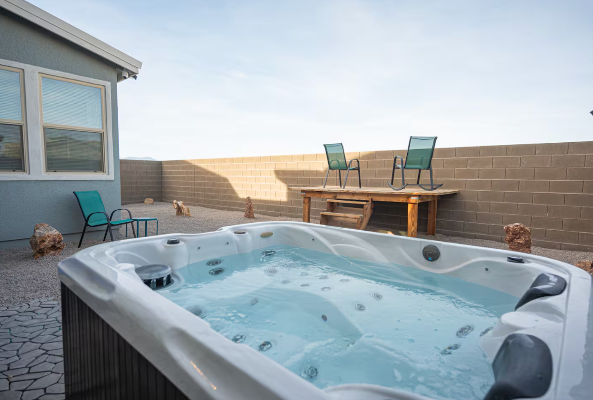 Gorgeous Strip View House with Hot Tub - Photo 11