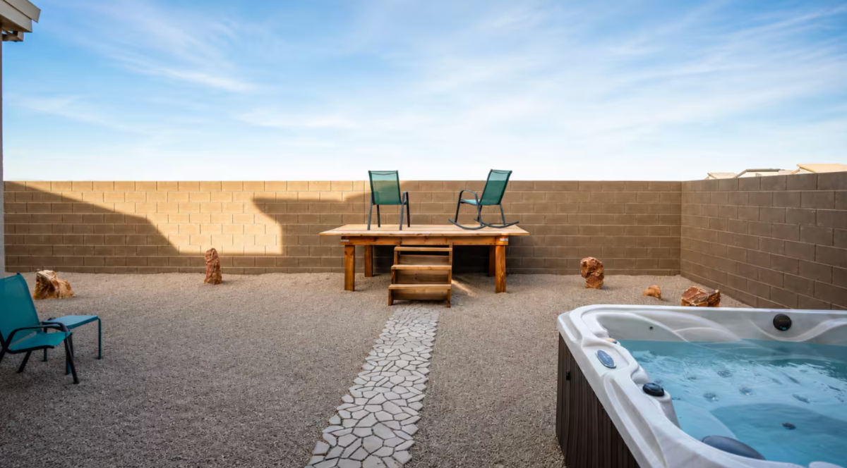 Gorgeous Strip View House with Hot Tub - Photo 9
