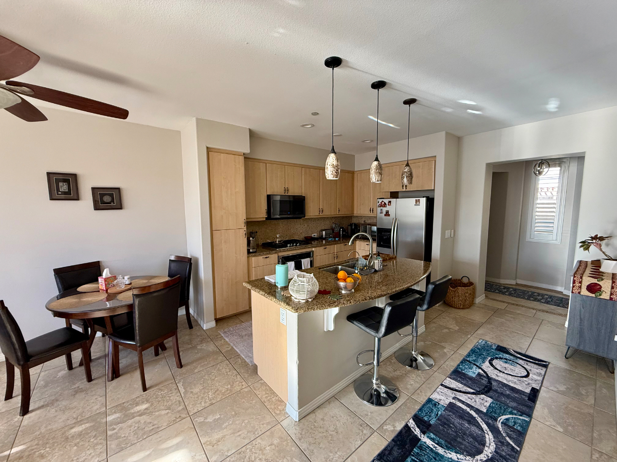Mission Valley Private Room w/ Bath, Parking, Pool + Gym - Photo 3